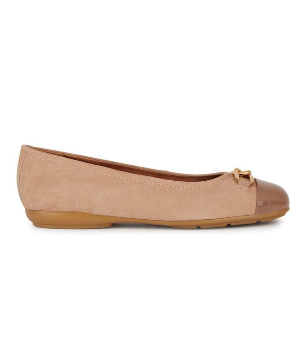 Geox ANNYTAH Ballerina Punta Vernice Accessorio Catena Nude