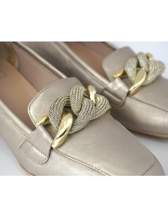 Confort Mocassino Tacco Medio con Accessorio Laminato Champagne
