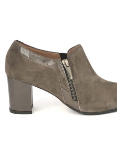 Confort Mocassino Accollato con Zip Vernice Camoscio Castagno