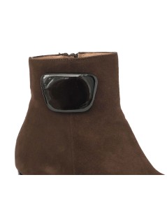 Confort Tronchetto Tacco Medio con Spilla Laterale Camoscio Testa di Moro