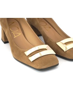 Noa Decollette Tacco Medio Logo Oro Camoscio Cuoio