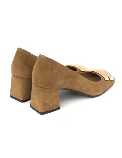 Noa Decollette Tacco Medio Logo Oro Camoscio Cuoio