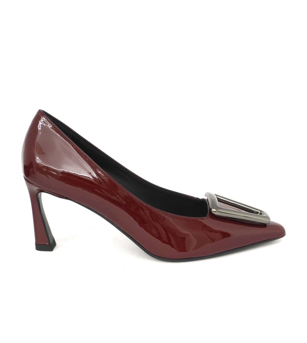 Chantal Decollette Punta con Accessorio Vernice Bordeaux