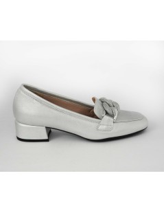 Confort Mocassino Tacco Medio con Accessorio Laminato Argento