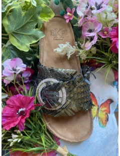 Ekp Ciabatta Monofascia Pelle Intrecciata Fibbia Strass Spilla Verde