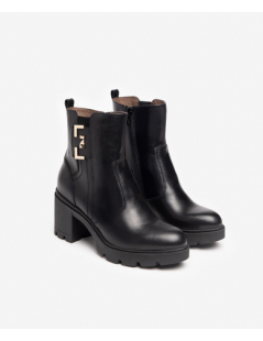 Nero Giardini Tronchetto Medio Zip Laterale Fibbia Logo Nero