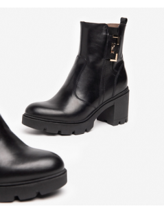 Nero Giardini Tronchetto Medio Zip Laterale Fibbia Logo Nero